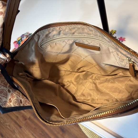 Michael Kors Bedford - Picture 7 of 9